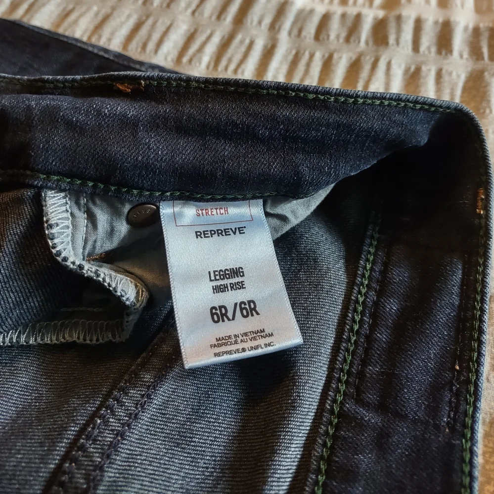 Express Jeggings - Picture 2 of 3